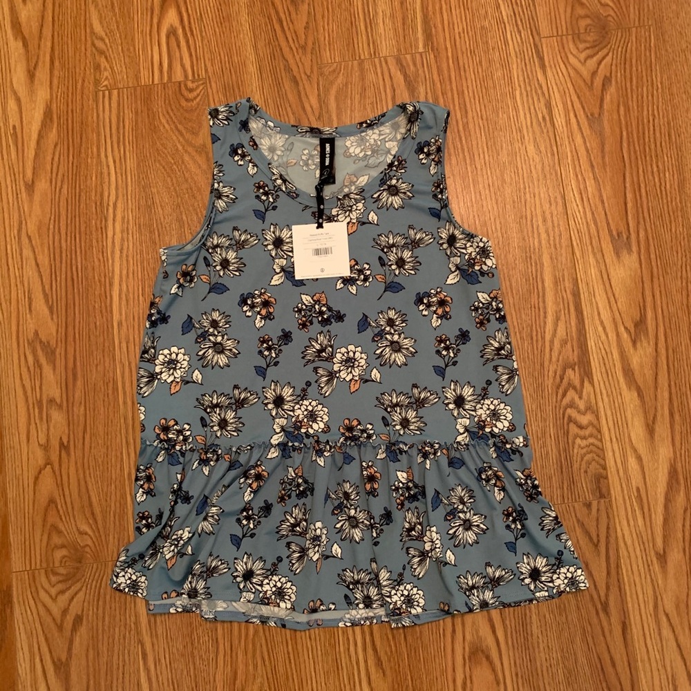 New Relaxed Ruffle tank Agnes & Dora
